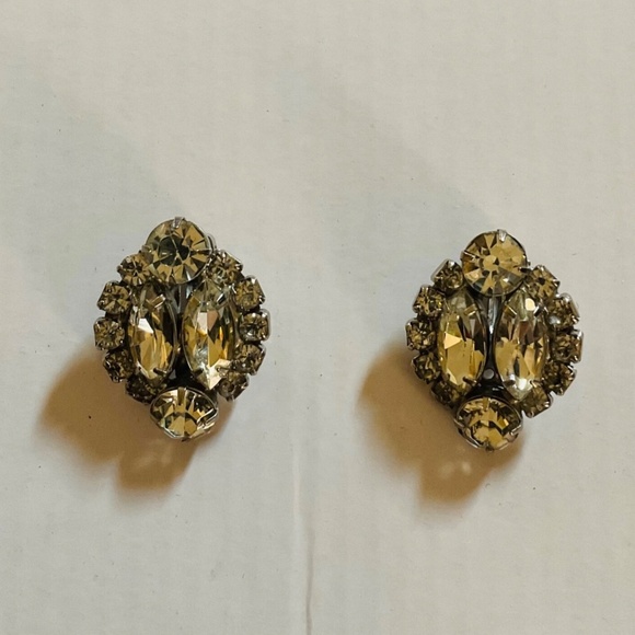 Vintage Rhinestone Clip On Earrings 1.25" Cluster Round & Marquise Shaped - Picture 3 of 5